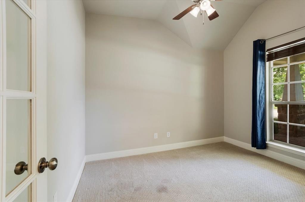 2710 Westpoint Drive Property Photo 3