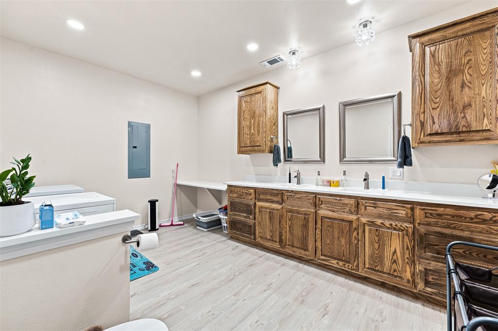 211 County Road 1511 Property Photo 15