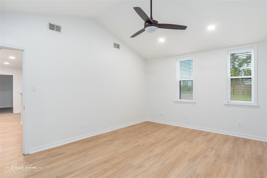 1010 Contractor Circle C Property Photo 12
