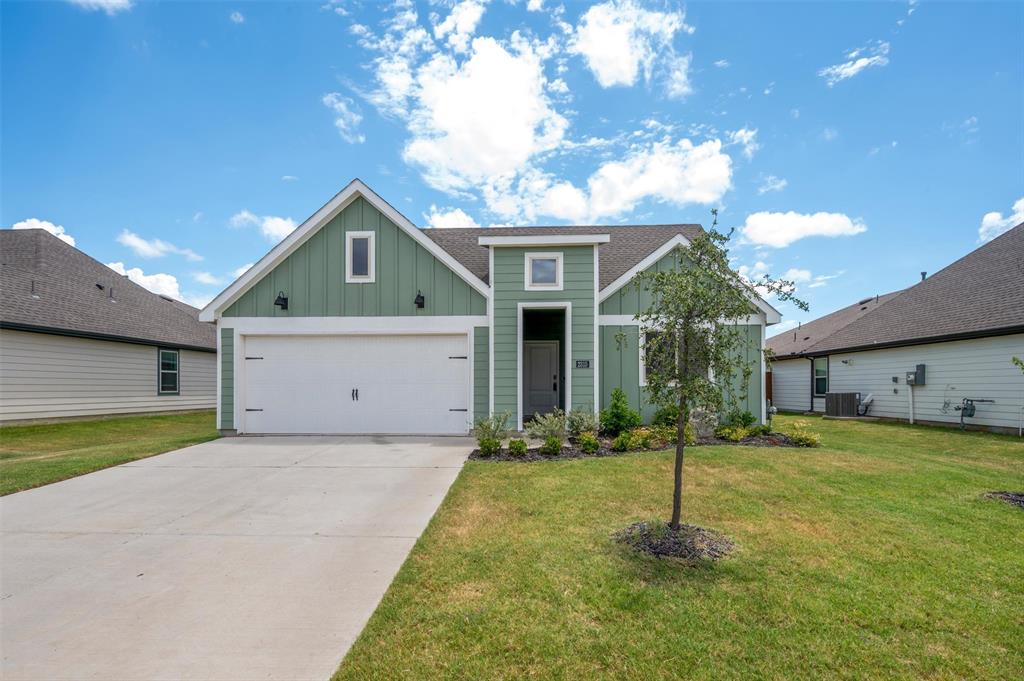2315 Hydrangea Drive Property Photo 2