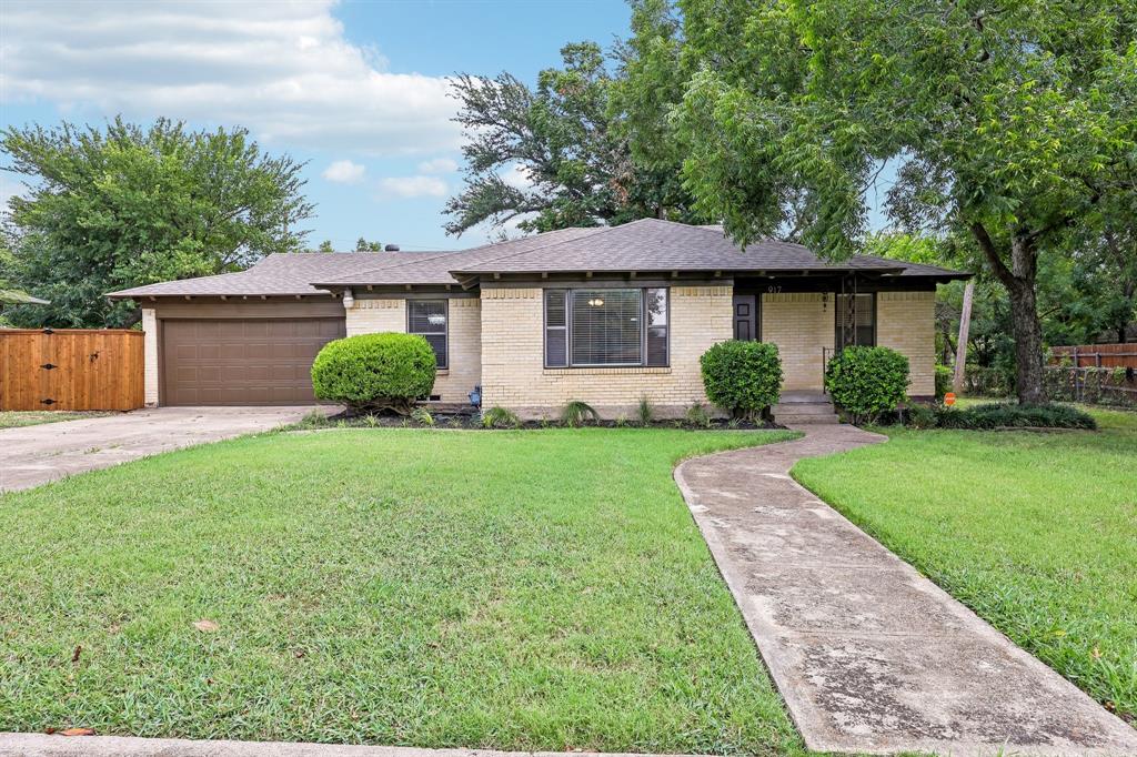 917 De Witt Circle Property Photo 1