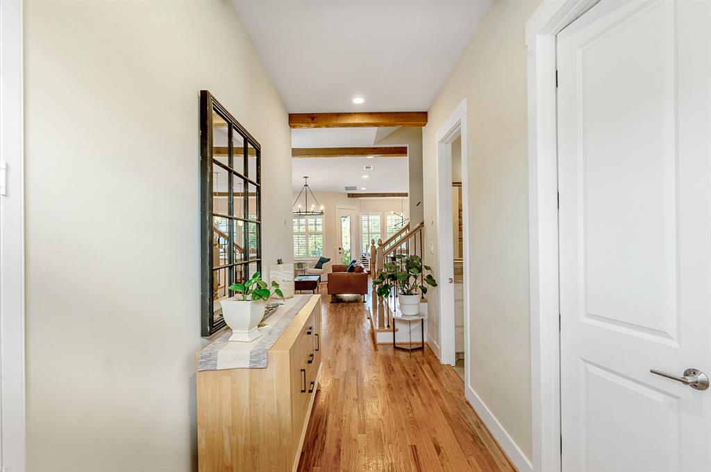 1023 Saint Thomas Court Property Photo 3