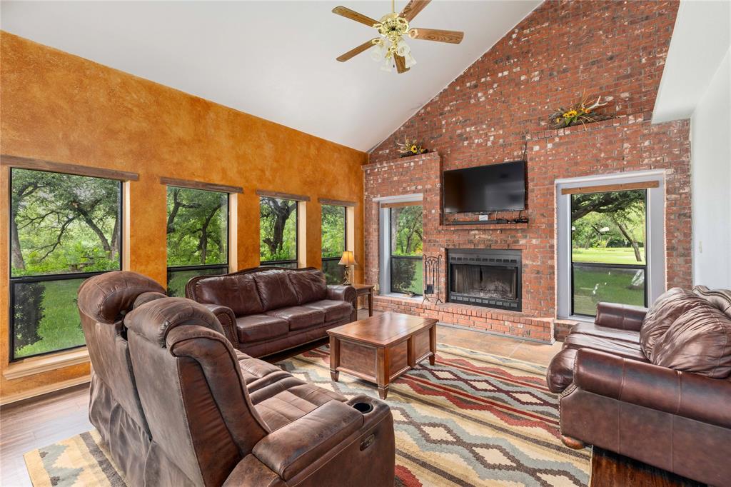 5567 Fm 2633 Property Photo 5