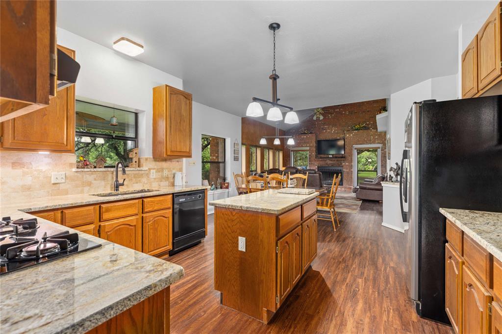 5567 Fm 2633 Property Photo 10
