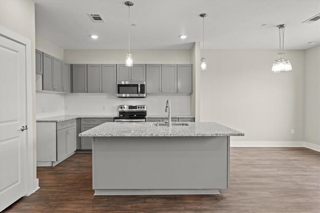 3409 Aaron Place Property Photo 9