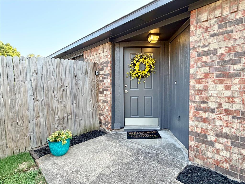 211 E Stone Circle Property Photo 1