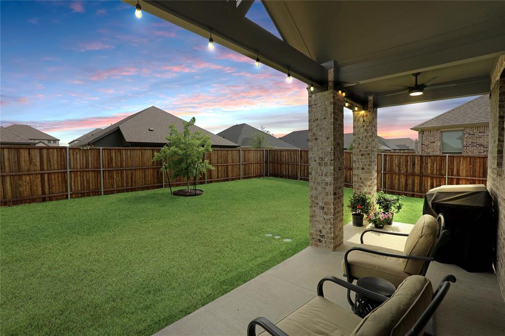 919 Edgehurst Drive Property Photo 3