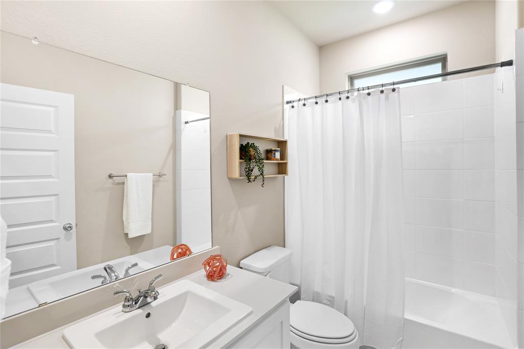 919 Edgehurst Drive Property Photo 23