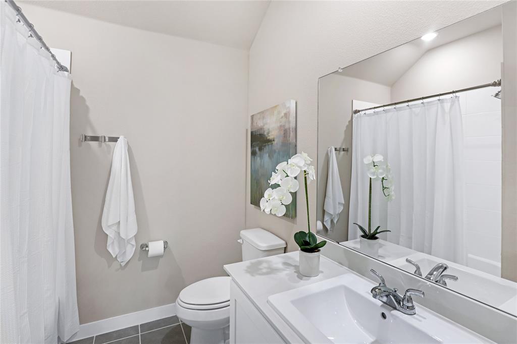 919 Edgehurst Drive Property Photo 28