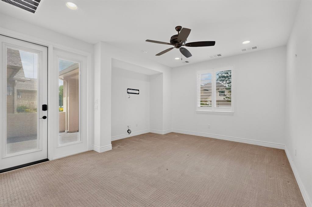 8216 American Way Property Photo 34