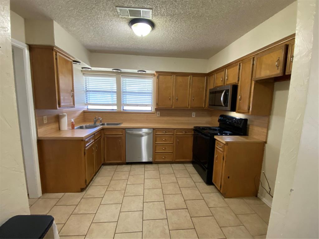 508 Cortes Street Property Photo 6
