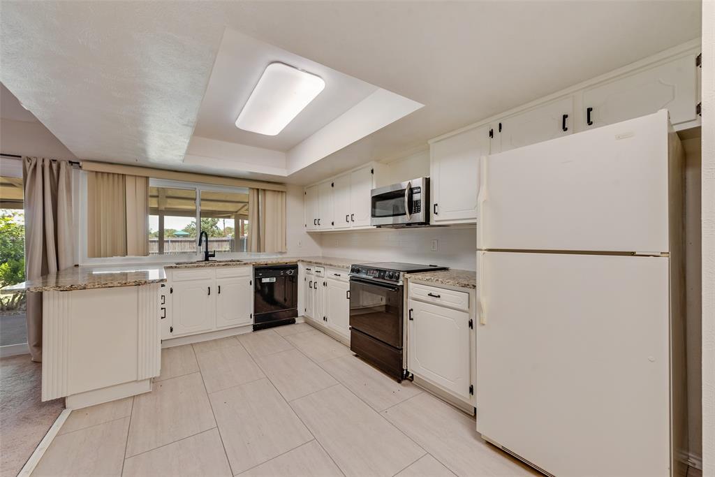 8515 Baumgarten Drive Property Photo 4