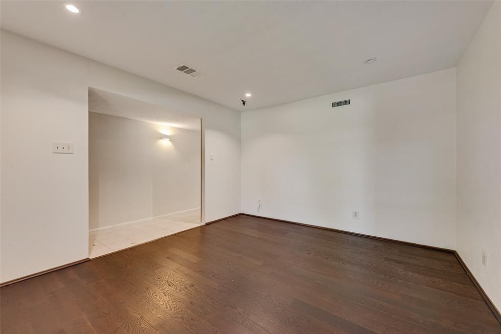 8515 Baumgarten Drive Property Photo 10