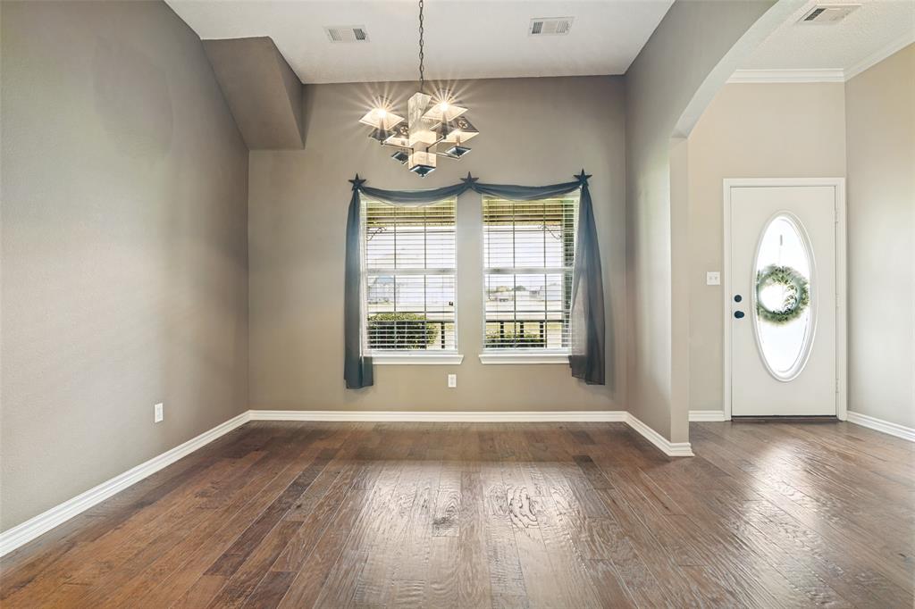 6630 Meadow Ridge Circle Property Photo 4
