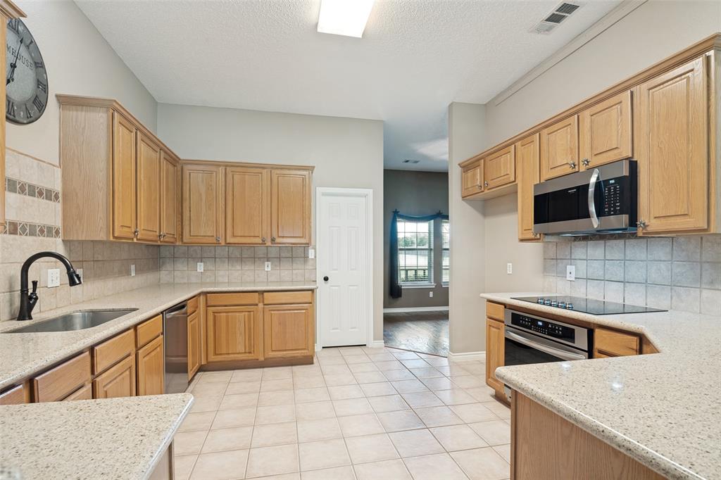 6630 Meadow Ridge Circle Property Photo 8