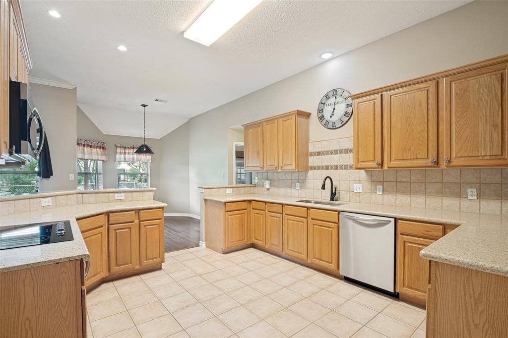 6630 Meadow Ridge Circle Property Photo 9