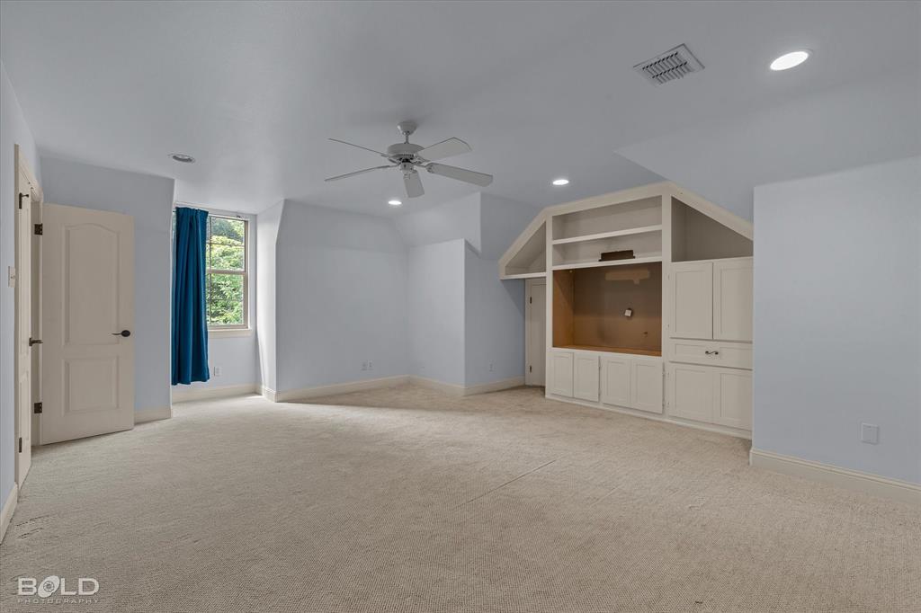 375 St. Charles Boulevard Property Photo 32