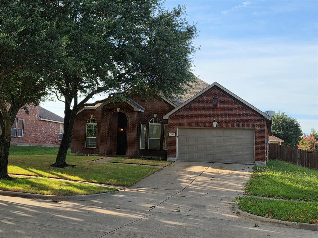 1743 Summerwood Lane Property Photo 1