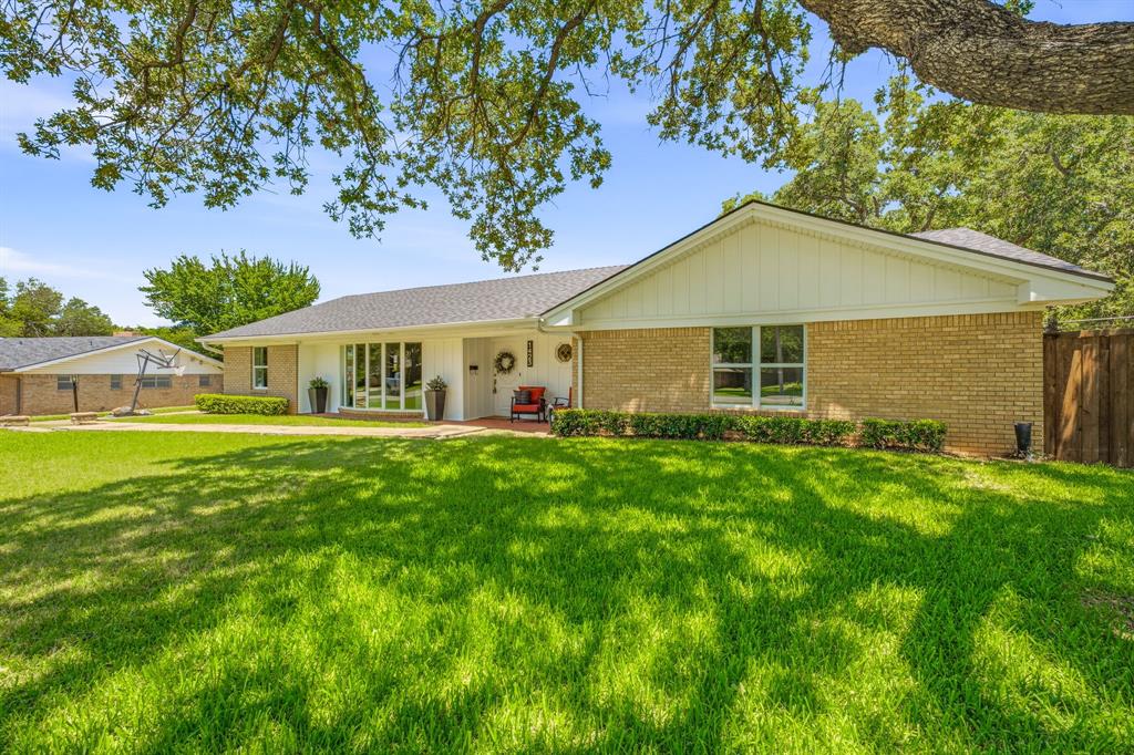 1423 Oak Hills Drive Property Photo 1