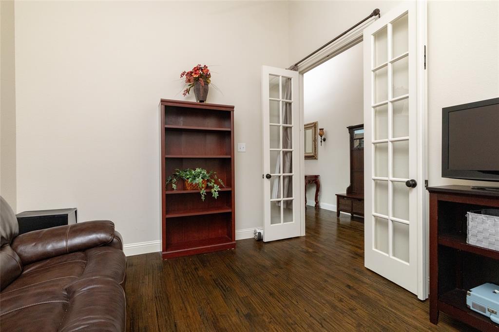 955 Champions Way Property Photo 4