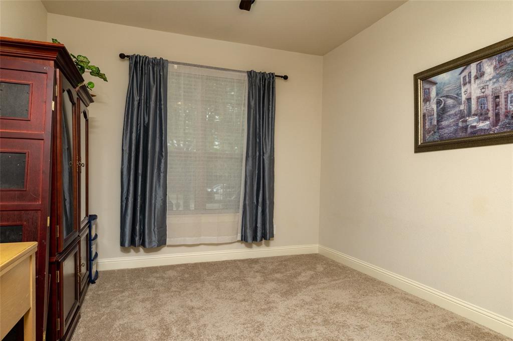 955 Champions Way Property Photo 8