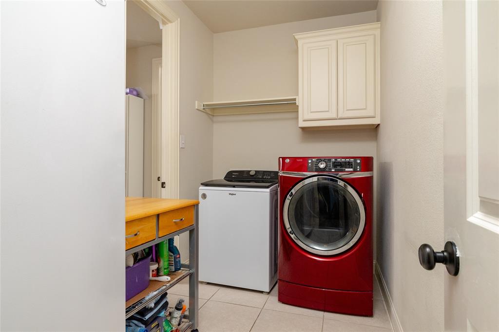 955 Champions Way Property Photo 10