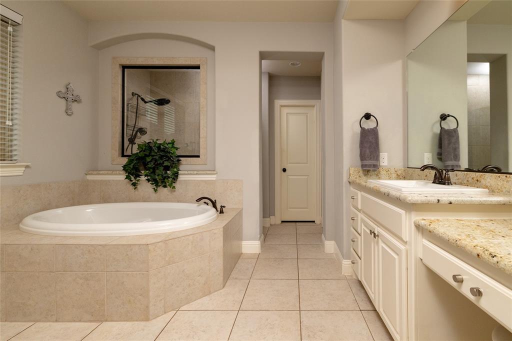 955 Champions Way Property Photo 13