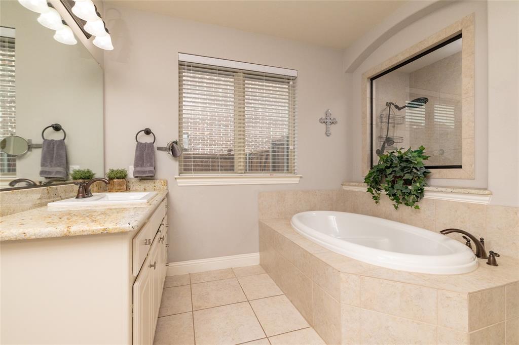 955 Champions Way Property Photo 14