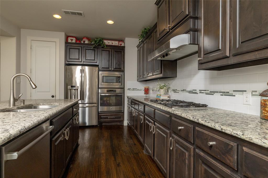 955 Champions Way Property Photo 19