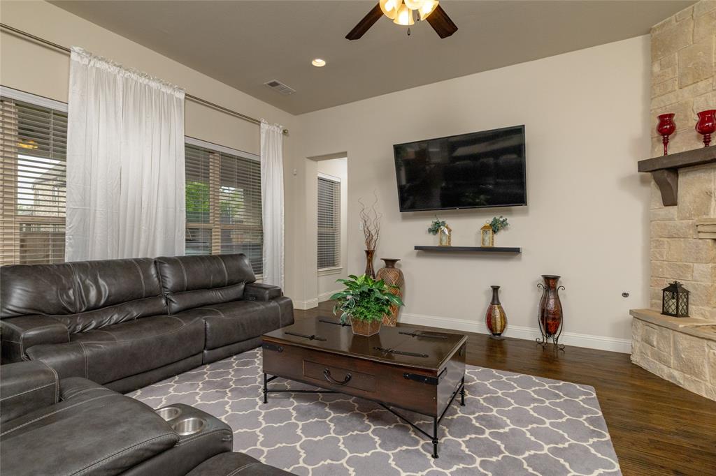 955 Champions Way Property Photo 22