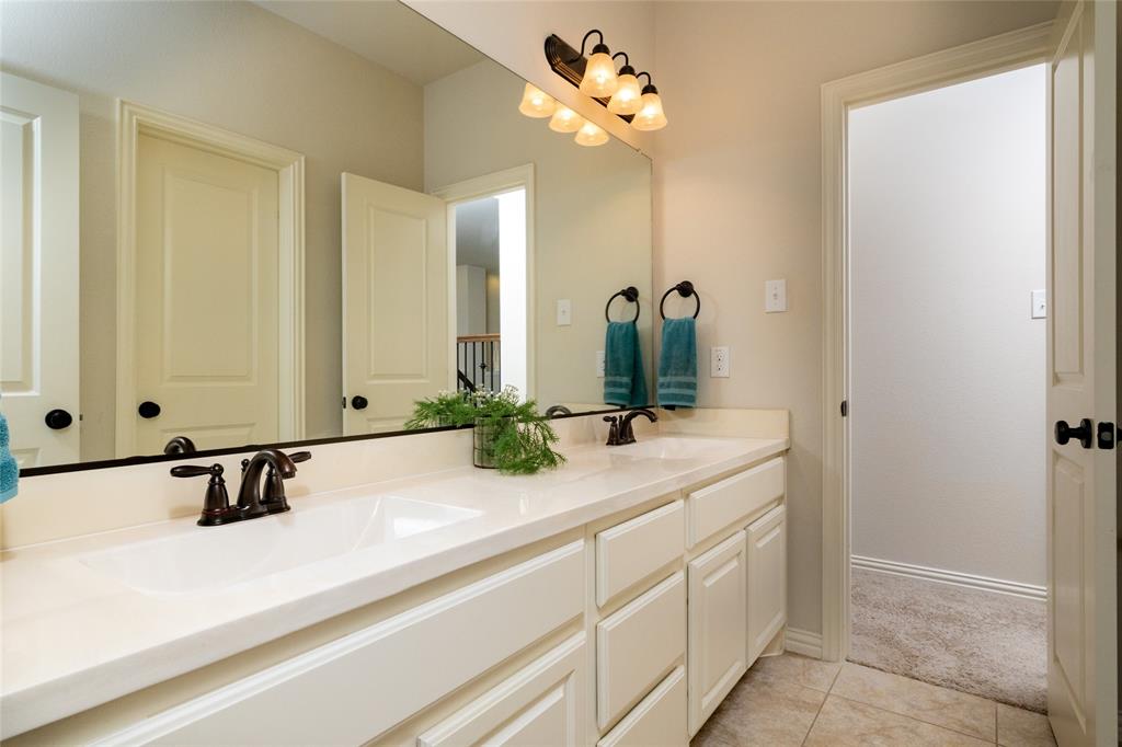 955 Champions Way Property Photo 31