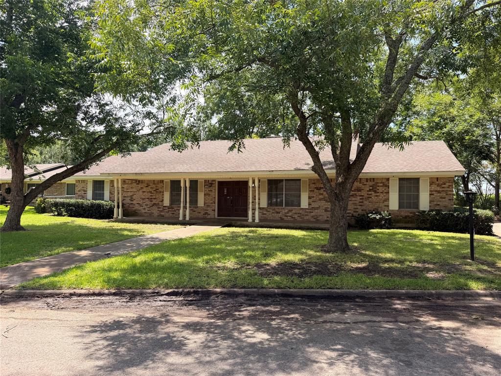 1402 Circle Drive Property Photo 1