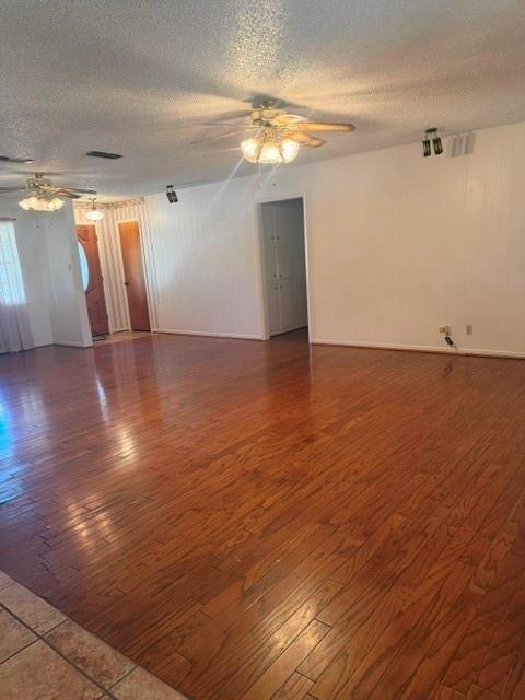 4504 Delwood Drive Property Photo 9