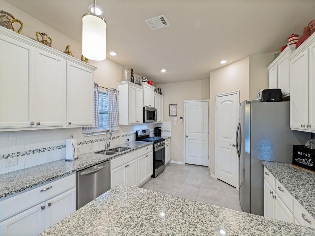 9809 Timberwolf Lane Property Photo 4
