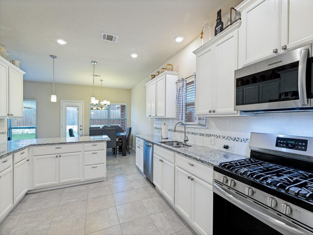 9809 Timberwolf Lane Property Photo 5