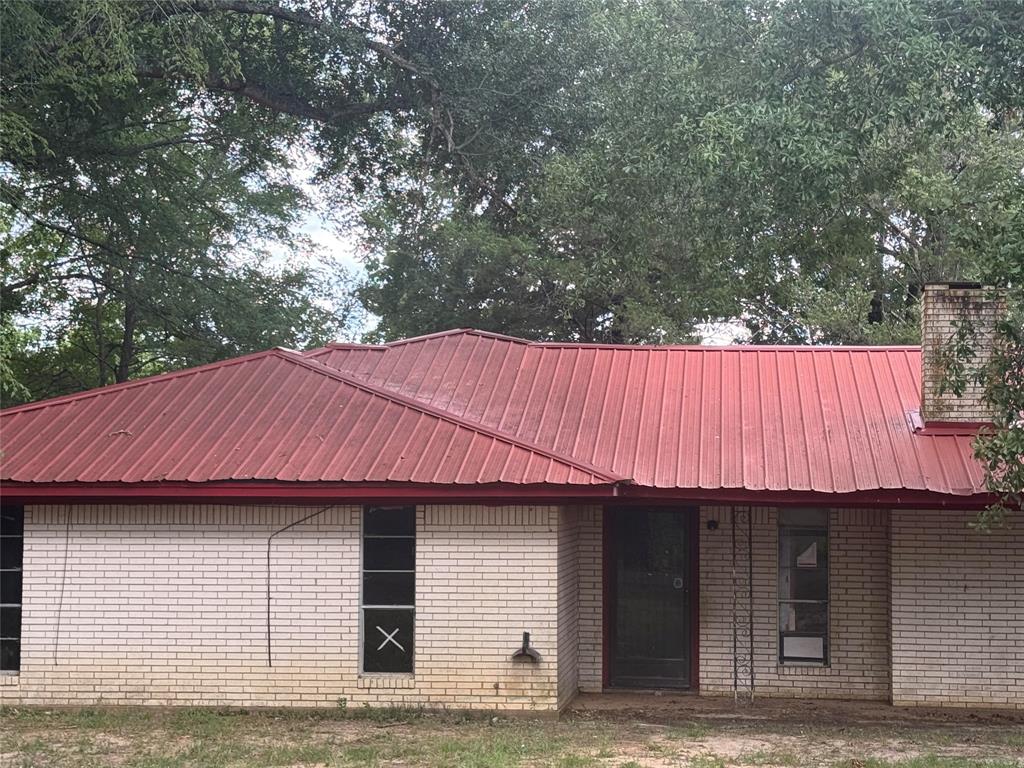 260 Lakeshore Drive Property Photo 4