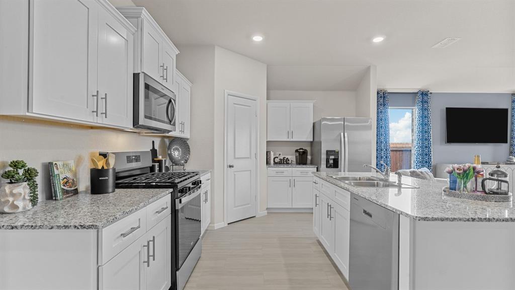 600 Smart Strike Trail Property Photo 3