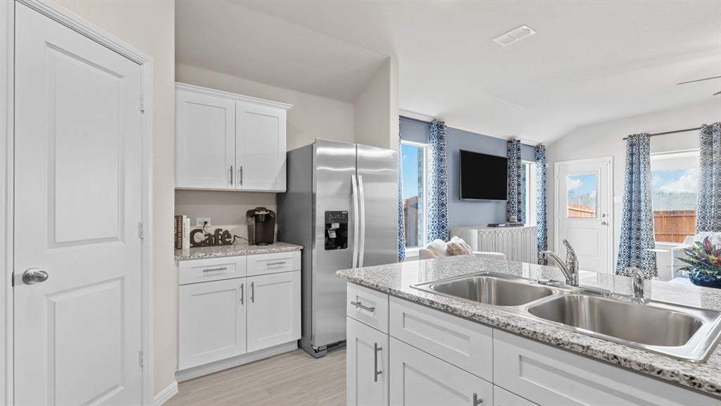 600 Smart Strike Trail Property Photo 4