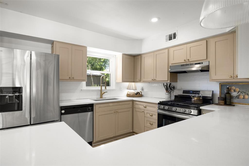 11367 Lippitt Avenue Property Photo 3