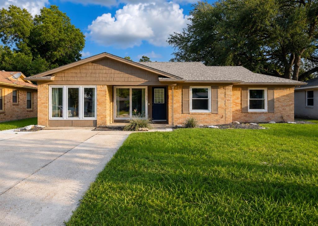 11367 Lippitt Avenue Property Photo 4
