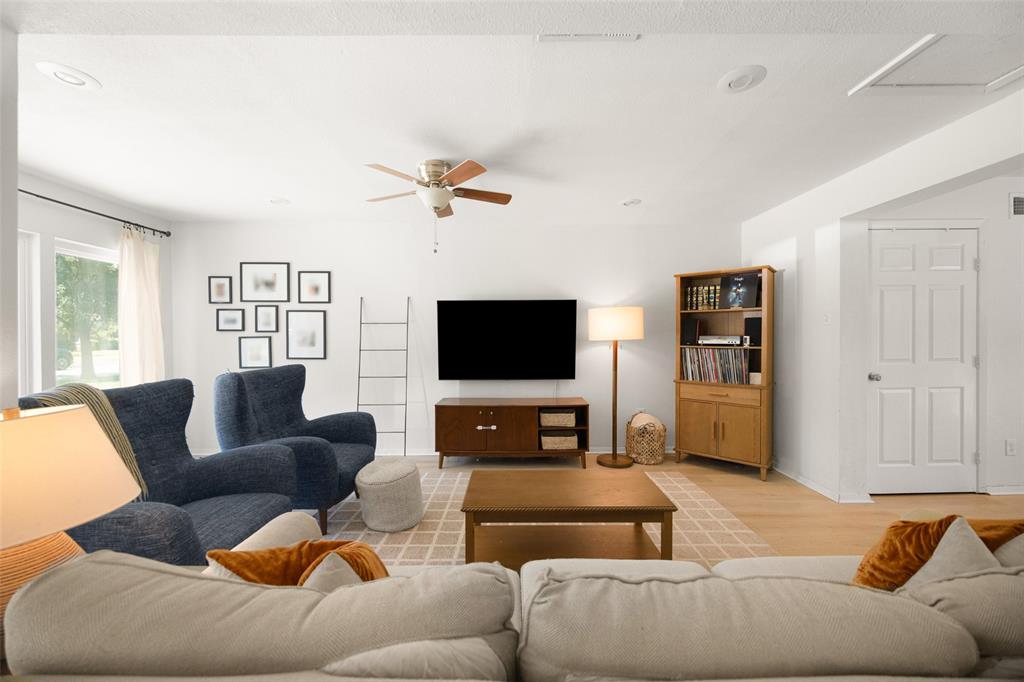 11367 Lippitt Avenue Property Photo 9