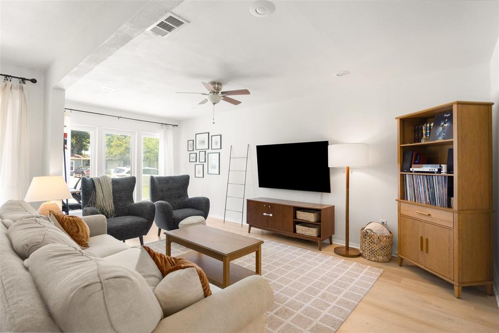 11367 Lippitt Avenue Property Photo 10