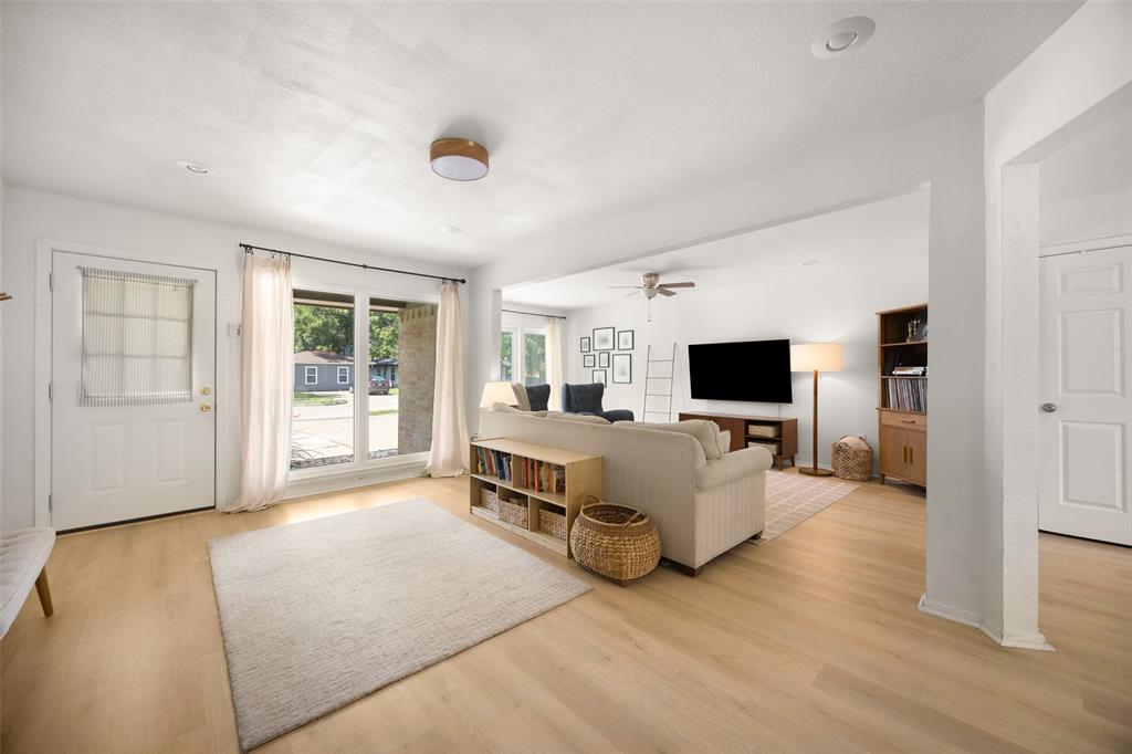 11367 Lippitt Avenue Property Photo 11