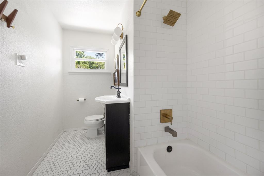11367 Lippitt Avenue Property Photo 17