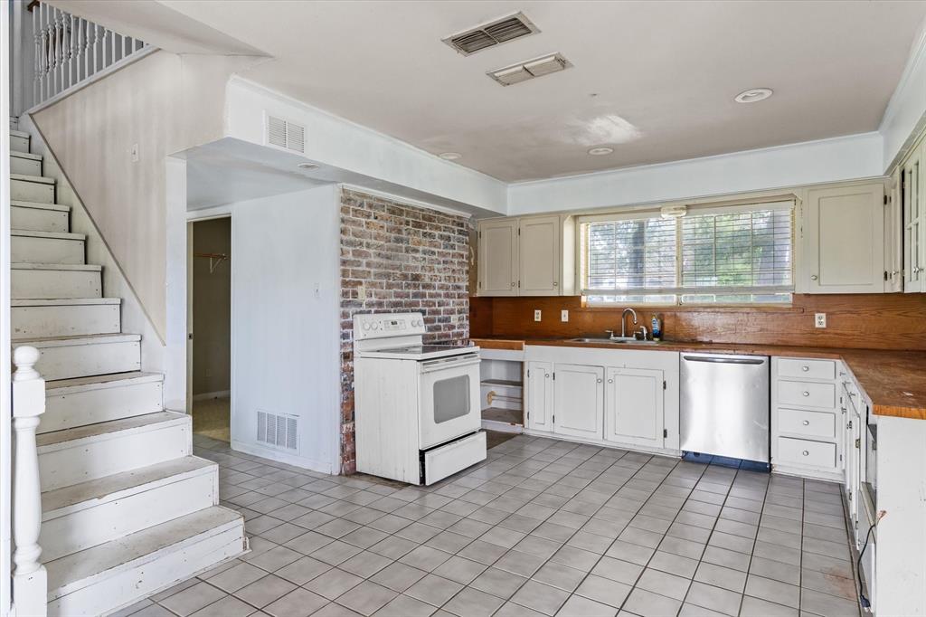 1803 State Highway 198 Property Photo 8