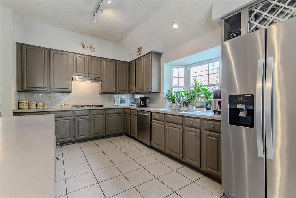2206 S Branch Drive Property Photo 5