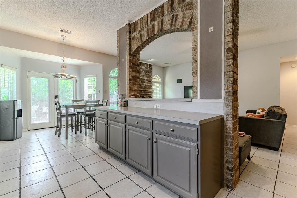 2206 S Branch Drive Property Photo 7