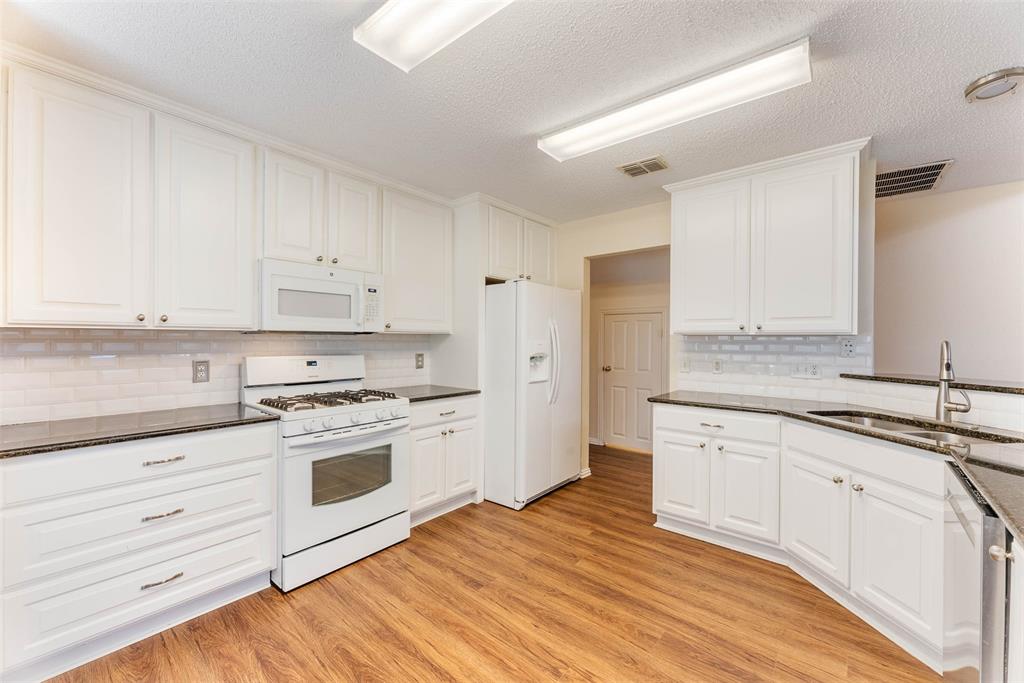 3929 Acorn Lane Property Photo 14