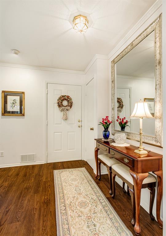 331 Robin Way Property Photo 4