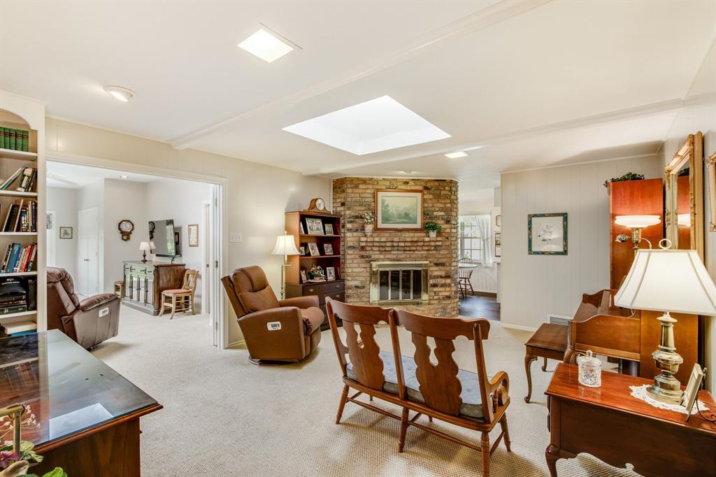 331 Robin Way Property Photo 8